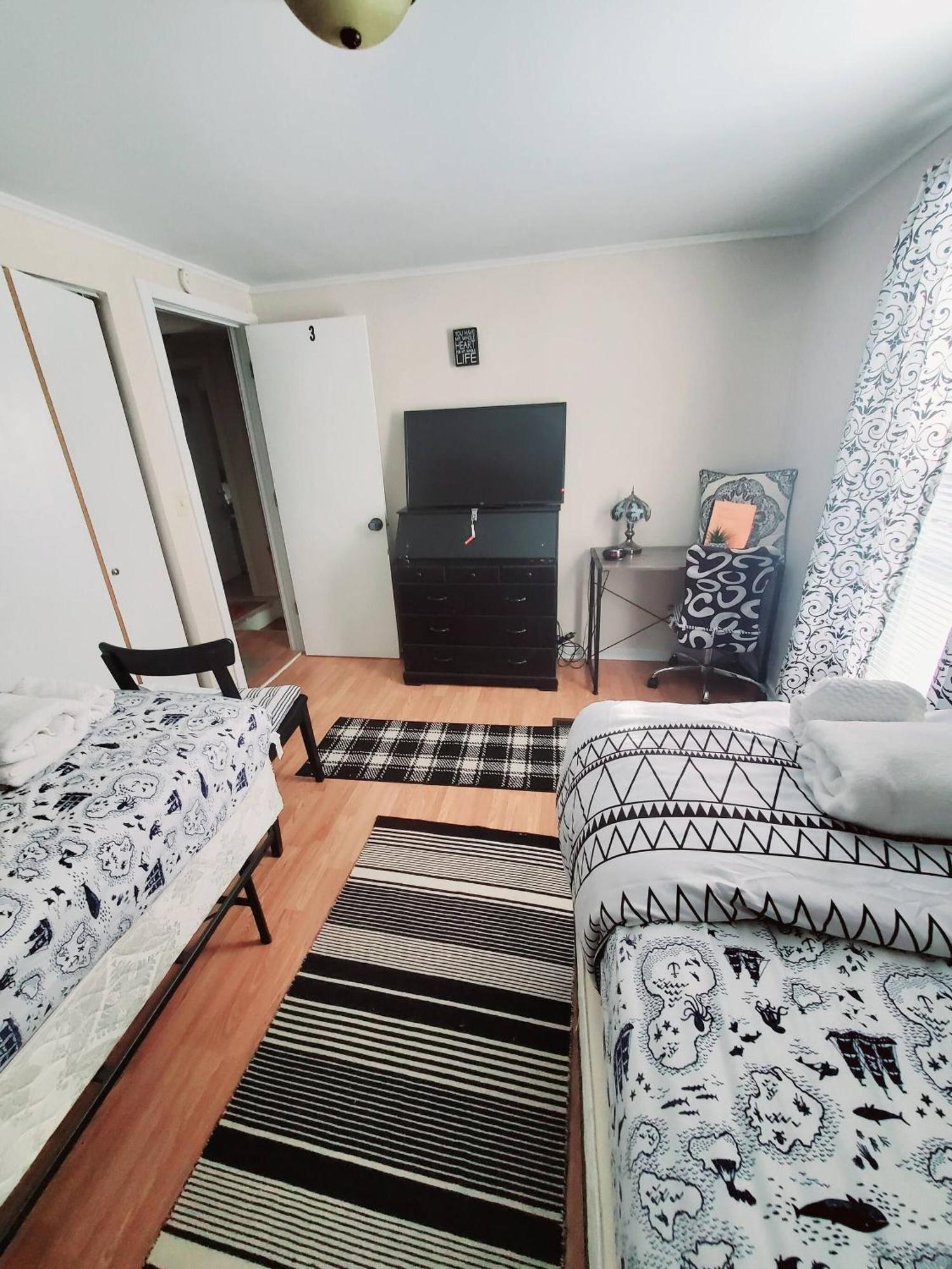 Room In Guest Room - Black-White Rm By Yale U ニューヘイブン エクステリア 写真